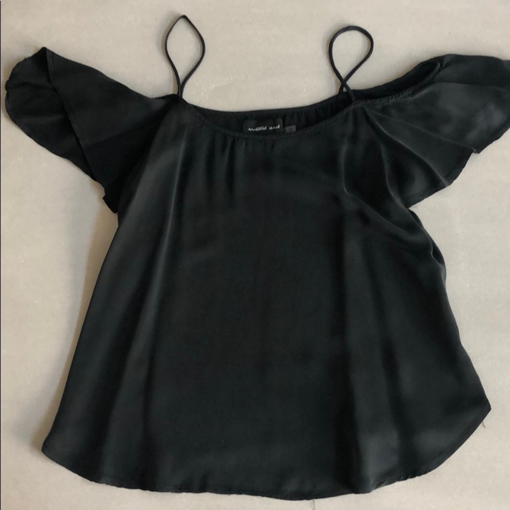 MUSTARD SEED BLACK TOP WITH SHOULDER CUTOUTS!